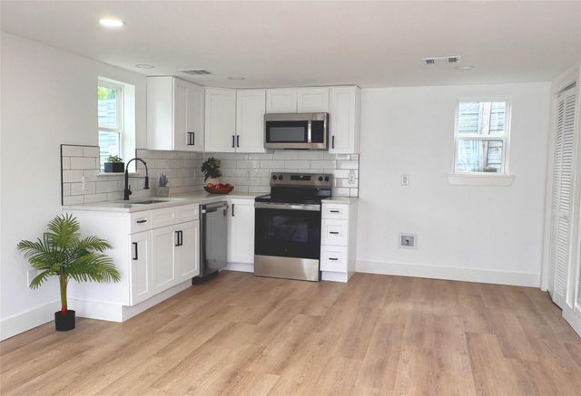 1569 Elliott 1/2, Houston, TX, 77023