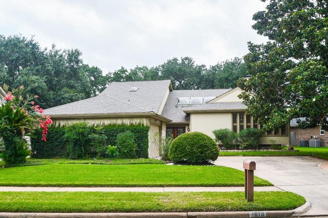  1619 Overland Pass, Sugar Land, TX 77478