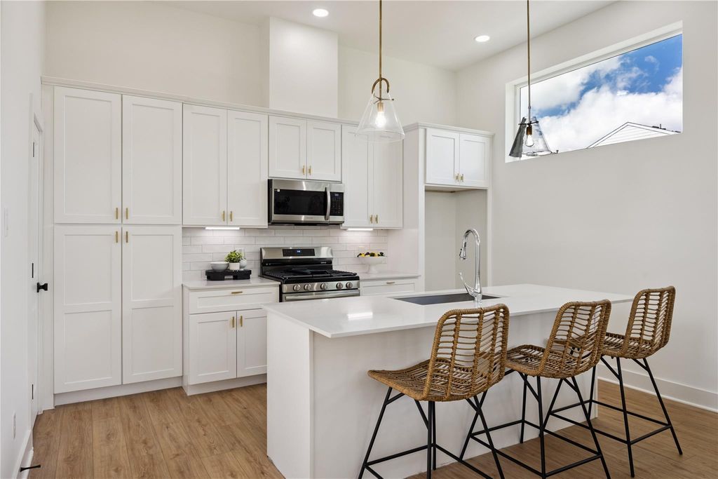 Contemporary 3BR Duplex Home – Independence Heights