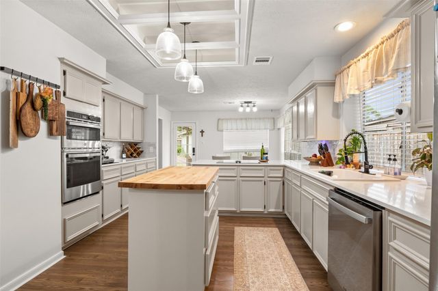  7723 Stonesdale Dr, Houston, TX 77095