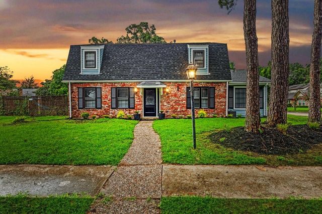 2207 S Palm Ct, Pasadena, TX 77502