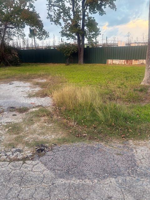 2220 Gladys, Beaumont, TX, 77701