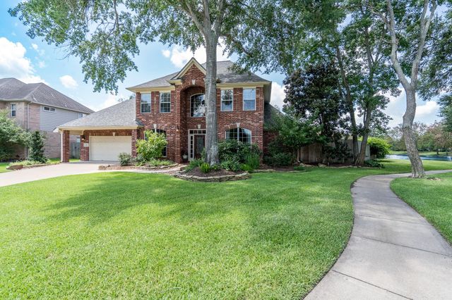  15823 Lake Loop Dr, Cypress, TX 77433
