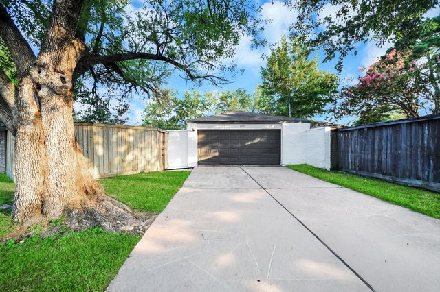 10915 Berry Tree