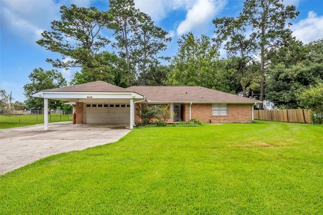  205 N 8th St, Highlands, TX 77562