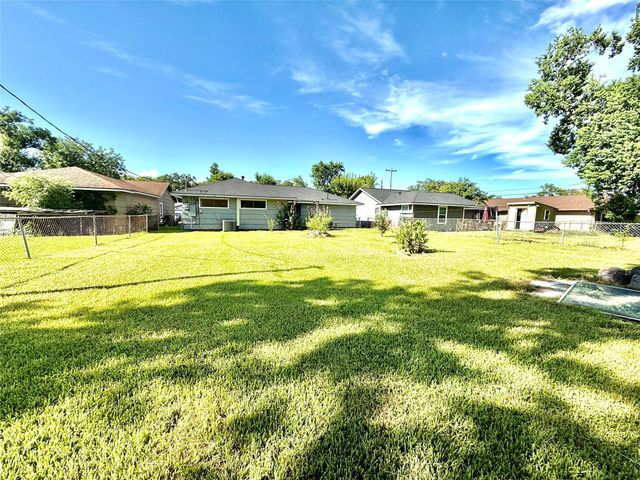 129 Chestnut, Lake Jackson, TX, 77566
