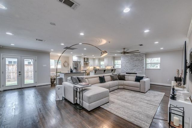  331 W 30th St, Houston, TX 77018