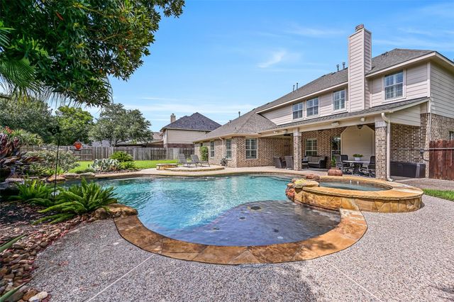 212 Falcon Lake, Friendswood, TX, 77546