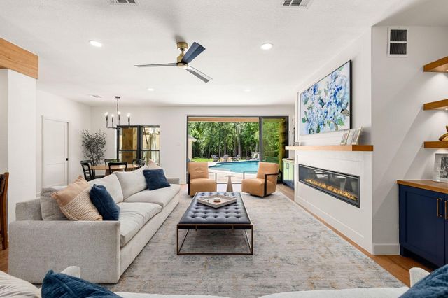  78 S Shawnee Ridge Cir, The Woodlands, TX 77382