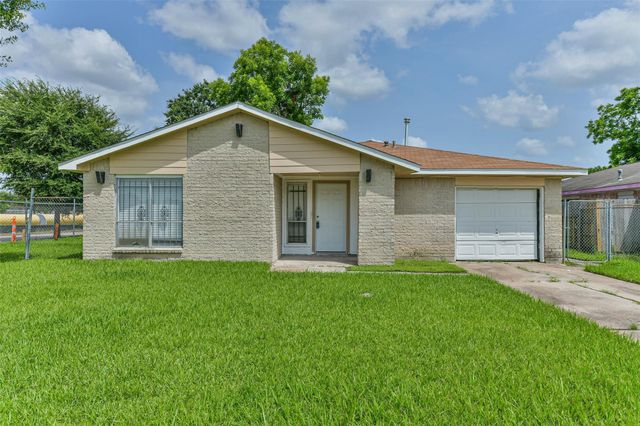  12203 Cape Hyannis Dr, Houston, TX 77048
