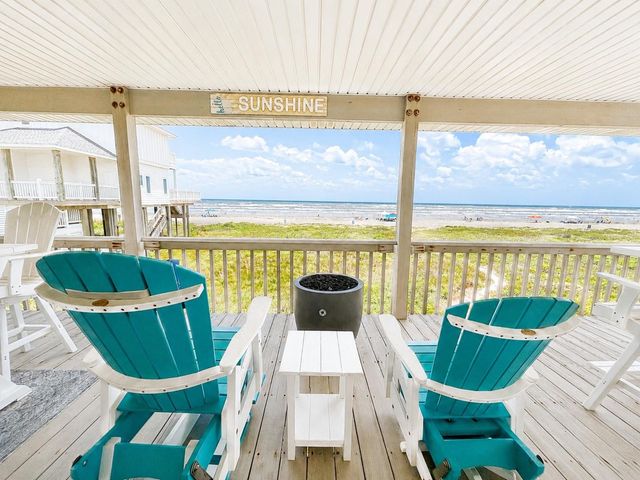  22321 Kennedy Dr, Galveston, TX 77554