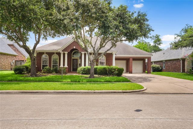  2227 Greenhaven Dr, Sugar Land, TX 77479