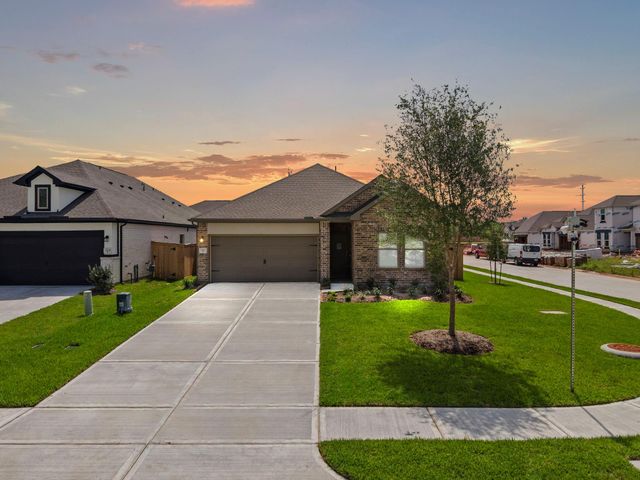 3502 Atlas Point, Angleton, TX, 77515