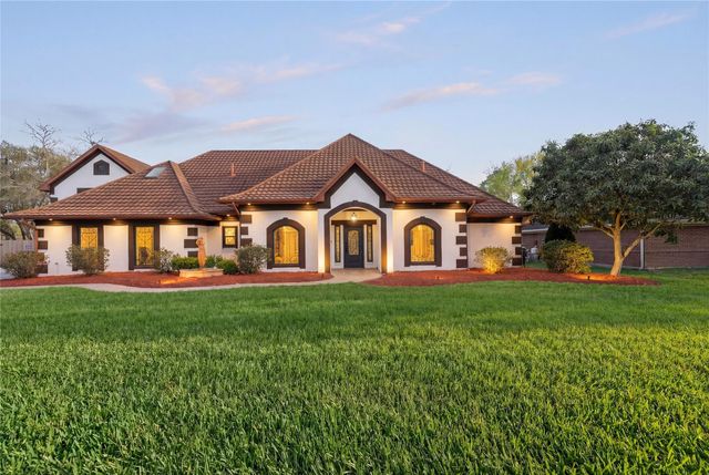 1205 Tall Pines Drive in Friendswood, Texas