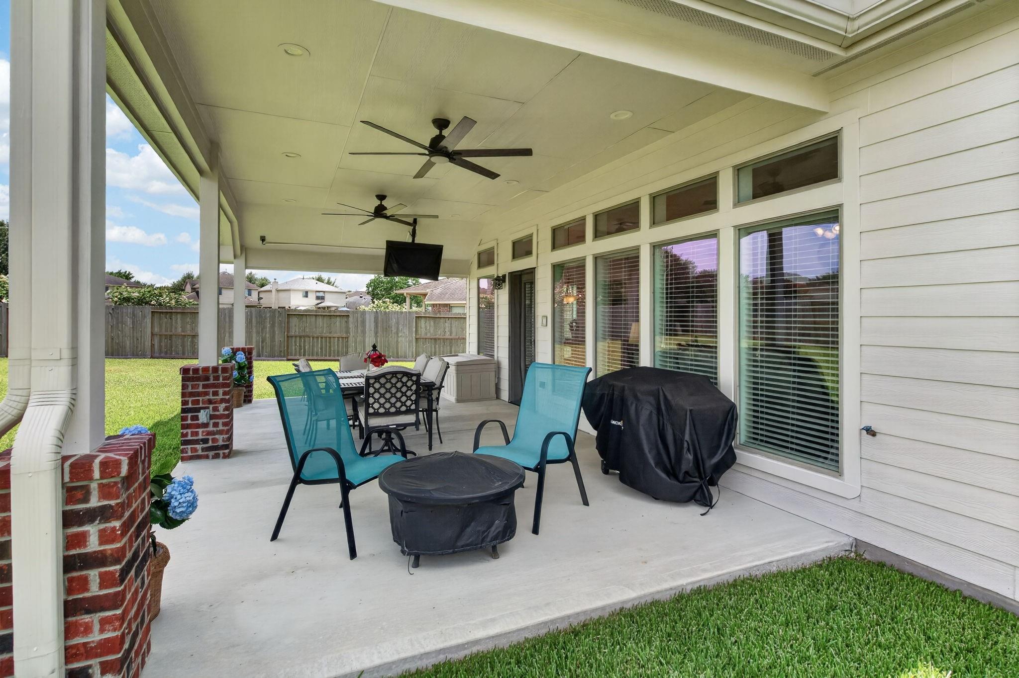 31806 Oak Thicket Ct, Conroe, TX 77385 cover photo. Doors Open Tour advertisement.