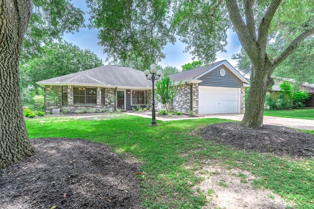  3875 Larkspur St, Alvin, TX 77511