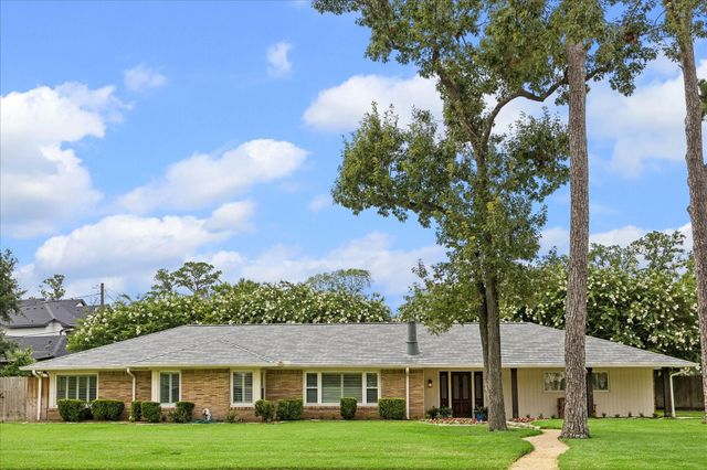  8443 Westview Dr, Houston, TX 77055
