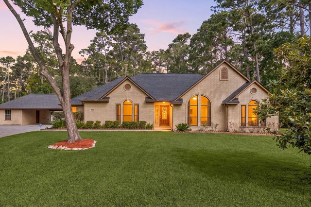  7302 Pine Dr, Alvin, TX 77511