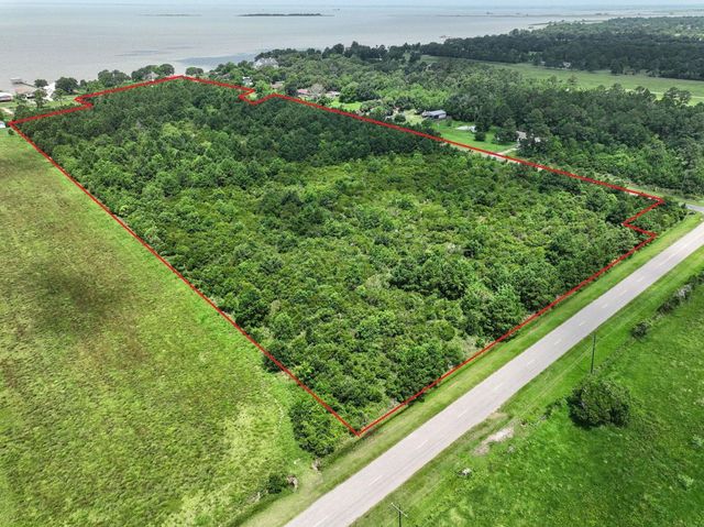 1750 W Bayshore, Anahuac, TX, 77514