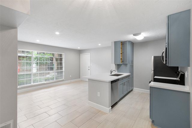 2201 Fountain View, Houston, TX, 77057