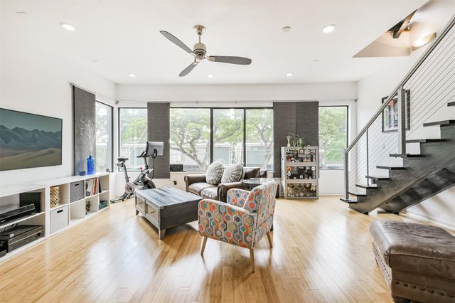  406 Pacific St, Houston, TX 77006
