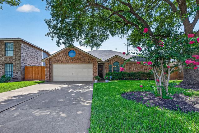  16314 Maple Downs Ln, Sugar Land, TX 77498