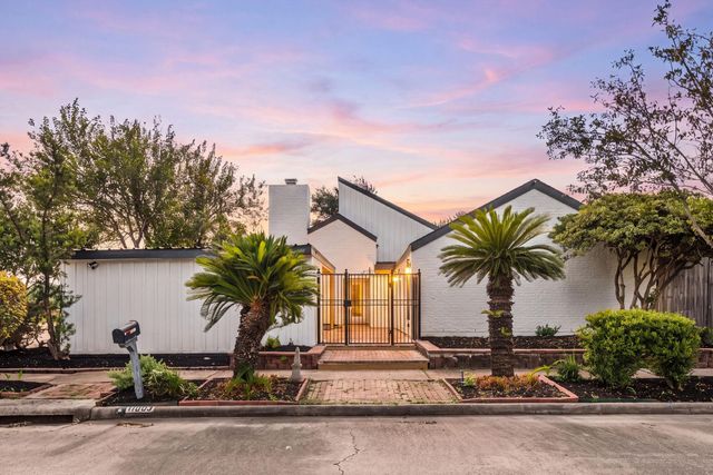  11003 Bellbrook Dr, Houston, TX 77096