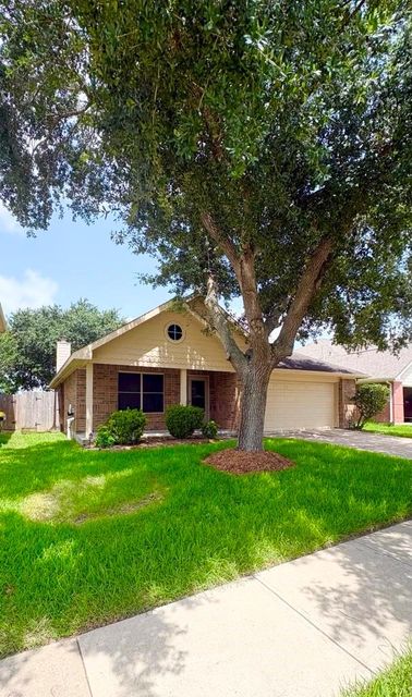  1130 Andover Dr, Pearland, TX 77584