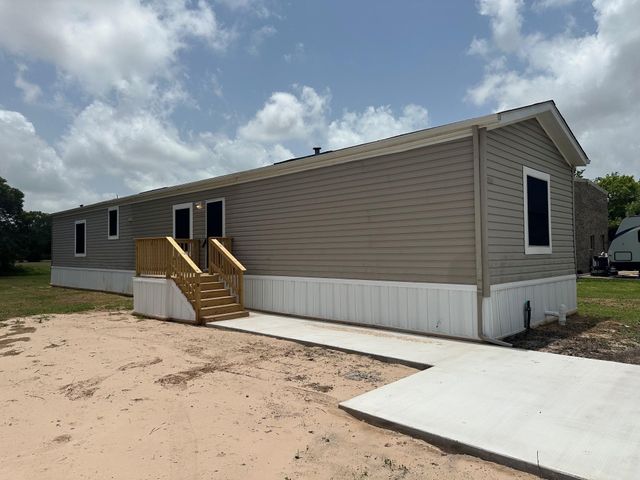 821 Austin, Clute, TX, 77531