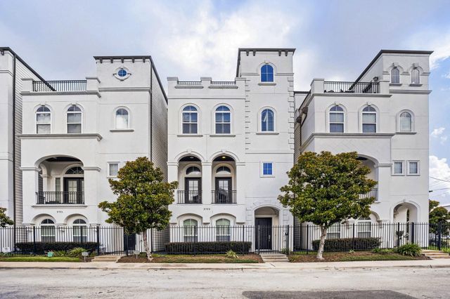 2723 Kennedy St, Houston, TX 77003