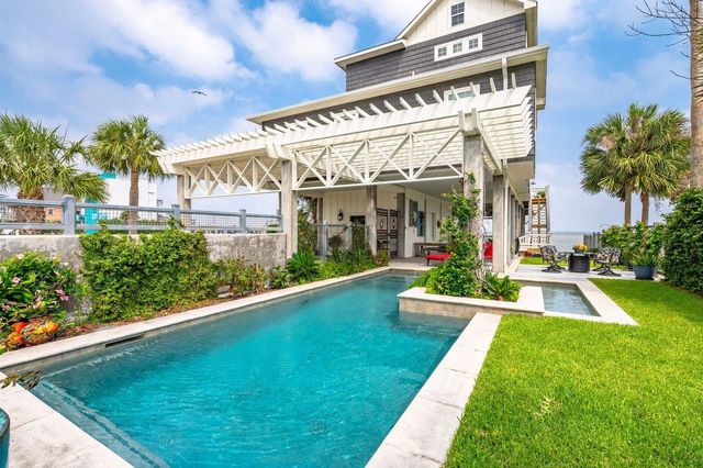 12 Tiki, Tiki Island, TX, 77554