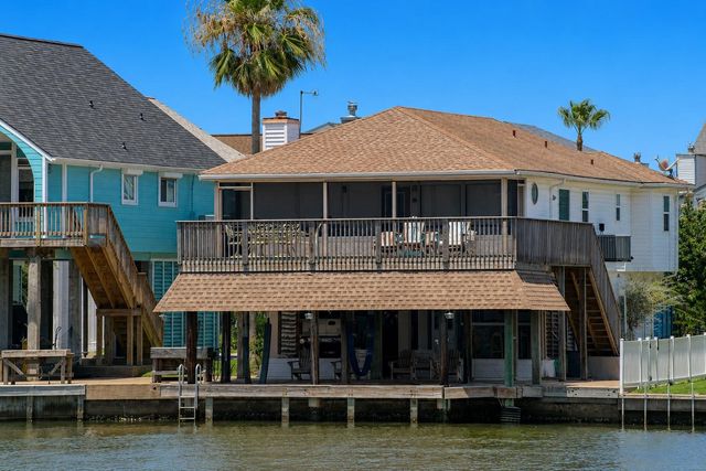  238 Bamaku Bnd, Tiki Island, TX 77554