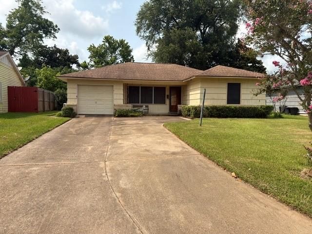311 Wisteria, Lake Jackson, TX, 77566
