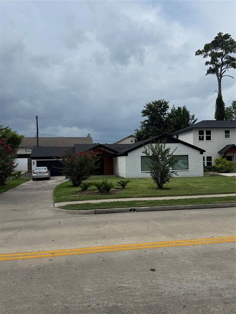 10042 Westview, Houston, TX, 77055