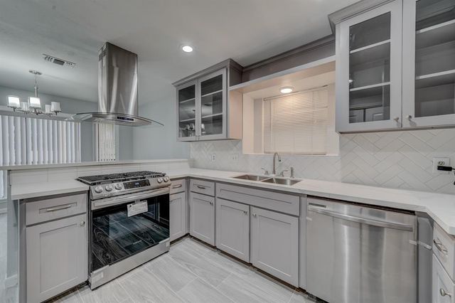  78 Brookflower Rd, The Woodlands, TX 77380