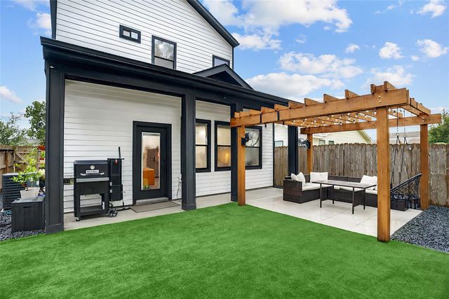 115 44th, Houston, TX, 77018