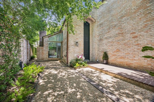  4 River Hollow Ln, Houston, TX 77027