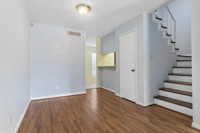  6111 Beverly Hill St #10, Houston, TX 77057