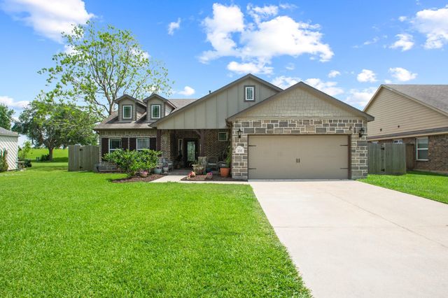  233 Twin Lakes Blvd, West Columbia, TX 77486