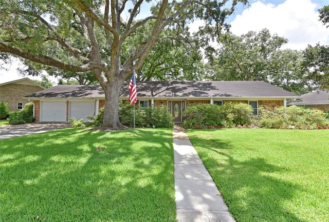  1901 Laurel Oaks Dr, Richmond, TX 77469