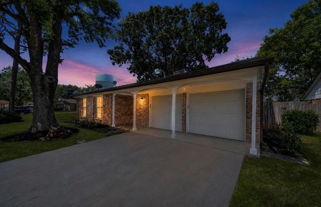 Exterior of 10602 Raydell Drive in Houston, Texas