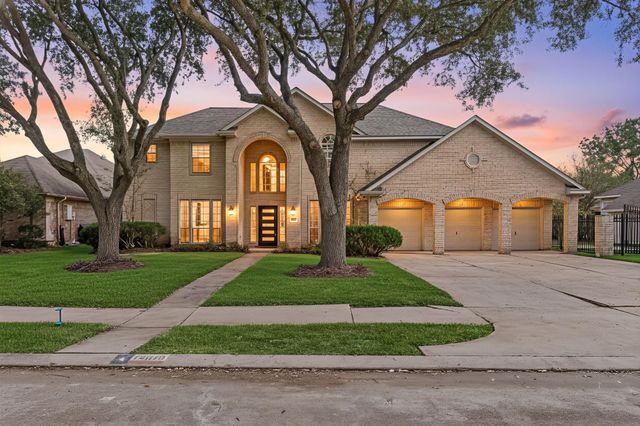  14910 Lake Woodbridge Ct, Sugar Land, TX 77498
