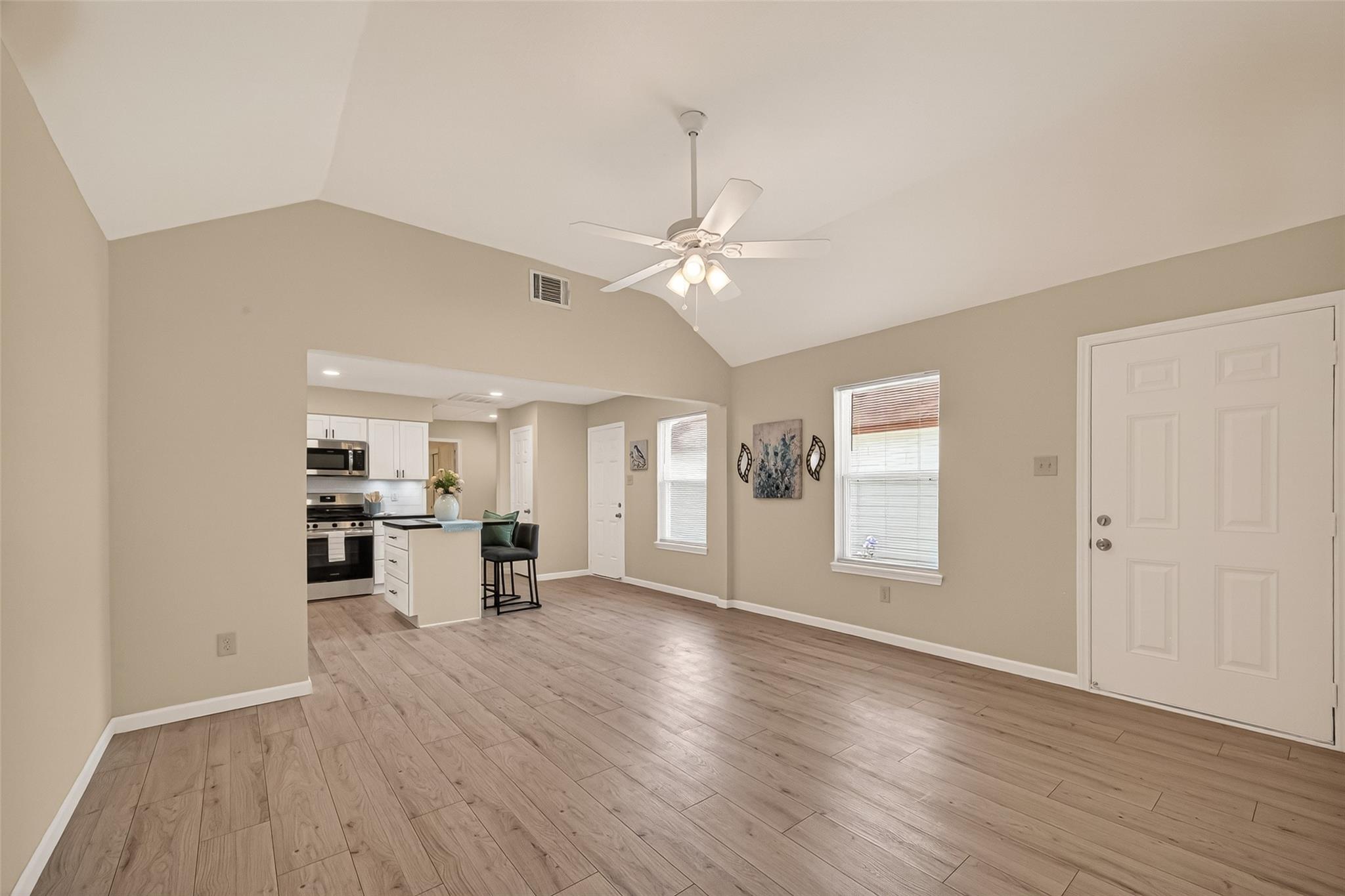 13843 Northlake Dr