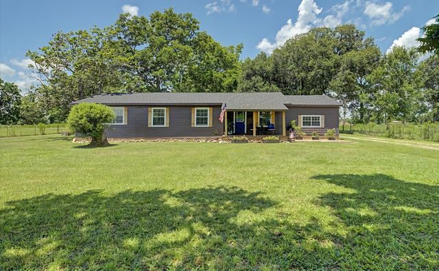  384 County Road 2046, Hull, TX 77564