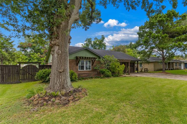 1413 Lawn, Angleton, TX, 77515