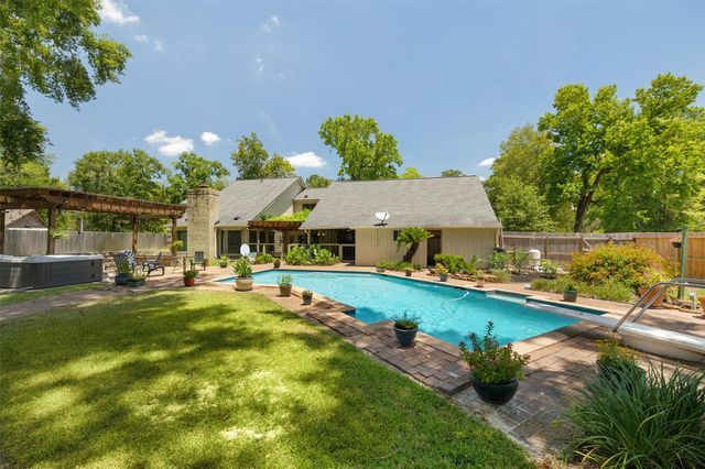  1630 Cypress Ln, Houston, TX 77339