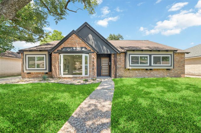 5950 Dumfries Dr, Houston, TX 77096