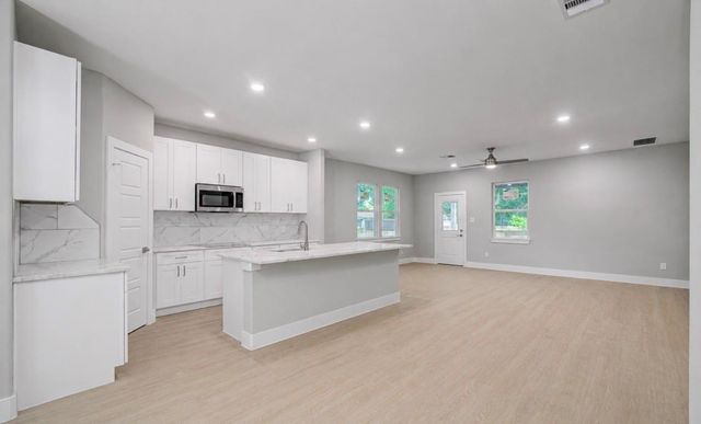  5447 N Shady Creek Dr, Houston, TX 77017