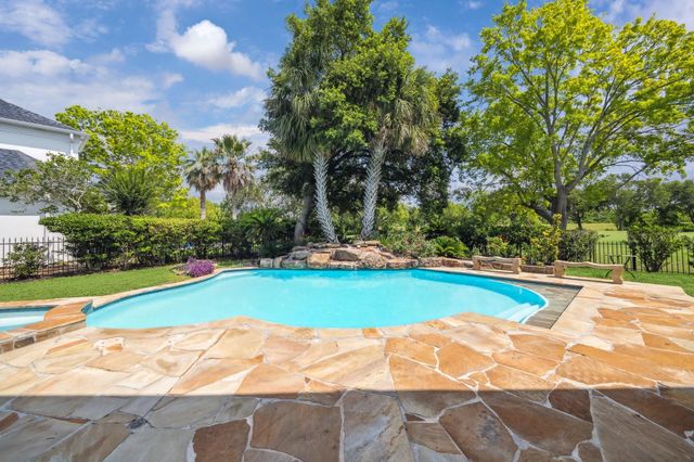  4111 Thistle Hill Ct, Sugar Land, TX 77479