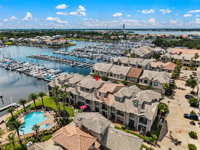  488 Mariners Dr, Kemah, TX 77565